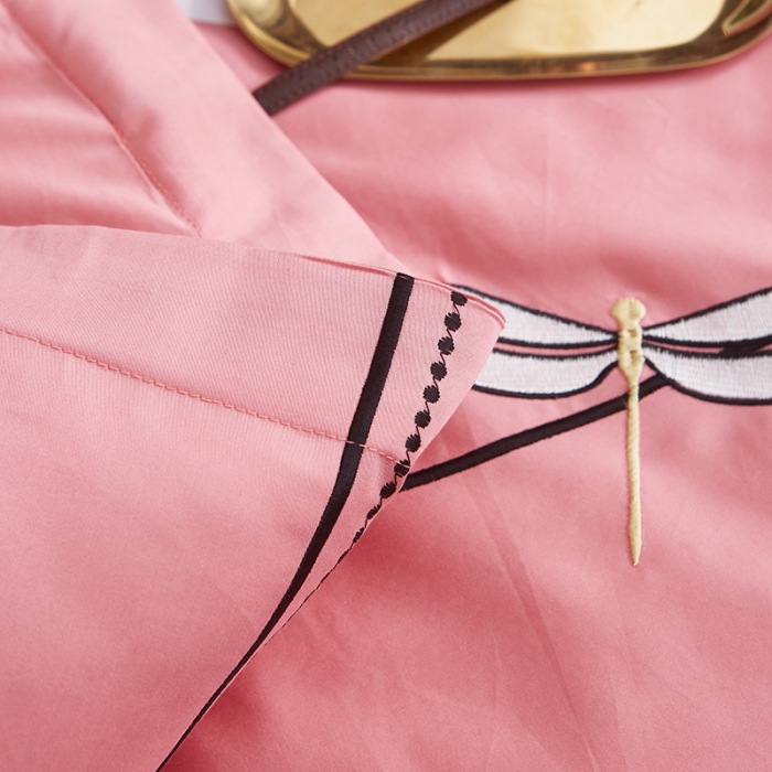 91家纺网 家纺一手货源 找家纺 久典家纺 2018新款60S长绒棉绣花四件套 蜻蜓绣-玫红