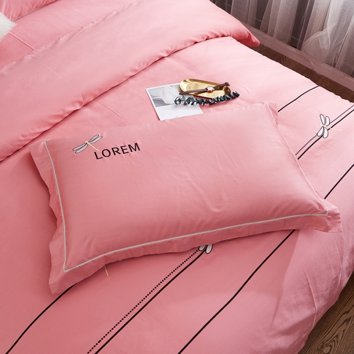 91家纺网 家纺一手货源 找家纺 久典家纺 2018新款60S长绒棉绣花四件套 蜻蜓绣-玫红