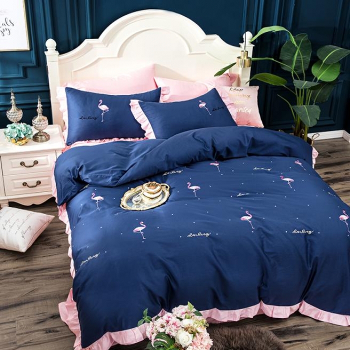 91家纺网 家纺一手货源 找家纺 久典家居 新品60S贡缎长绒棉火烈鸟绣花款四件套 遇见-兰