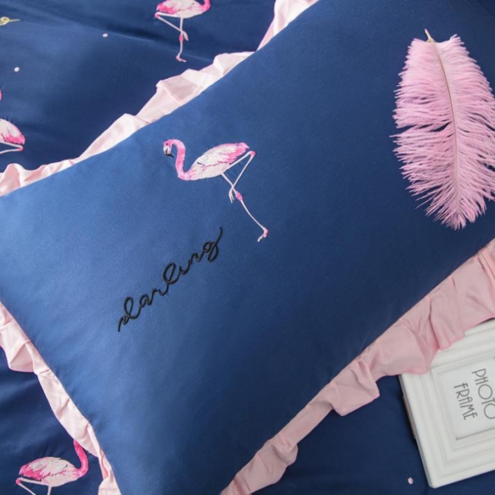 91家纺网 家纺一手货源 找家纺 久典家居 新品60S贡缎长绒棉火烈鸟绣花款四件套 遇见-兰