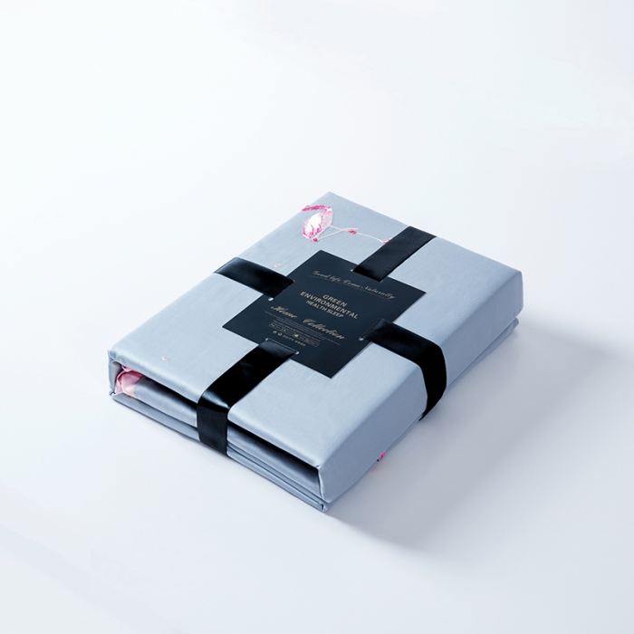 91家纺网 家纺一手货源 找家纺 久典家居 新品60S贡缎长绒棉火烈鸟绣花款四件套 遇见-灰