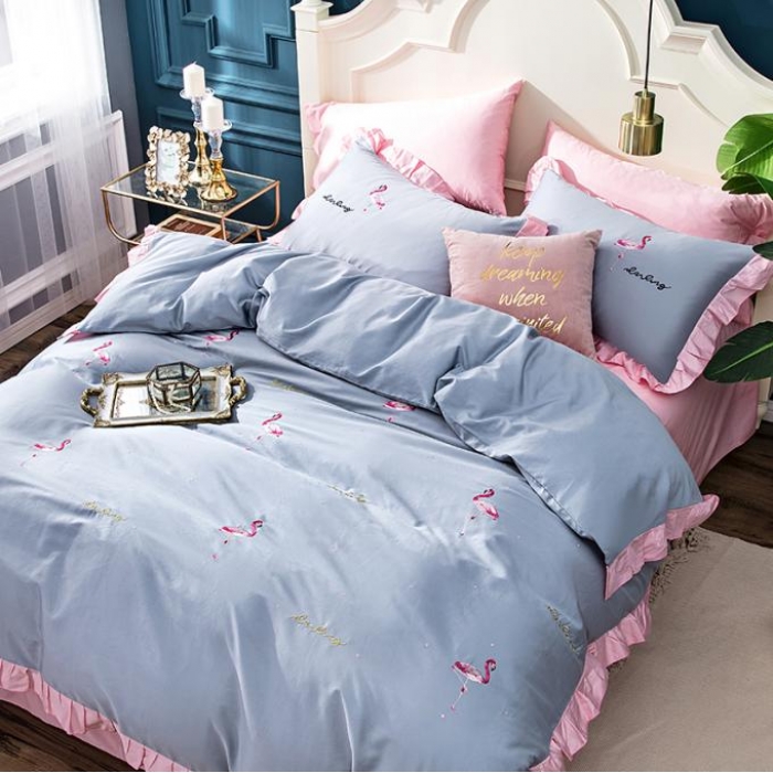 91家纺网 家纺一手货源 找家纺 久典家居 新品60S贡缎长绒棉火烈鸟绣花款四件套 遇见-灰