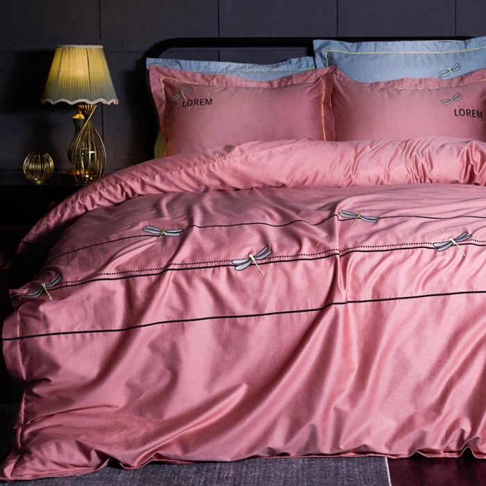 91家纺网 家纺一手货源 找家纺 久典家纺 2019年60S长绒棉蜻蜓绣四件套 玫红