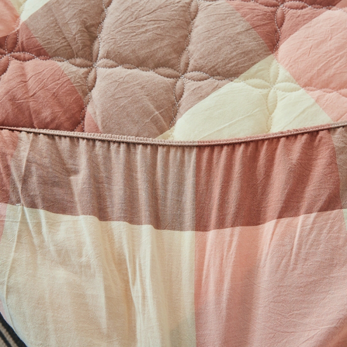 91家纺网 家纺一手货源 找家纺 久典家居 2019新款色织全棉水洗棉夹棉床笠 粉大格