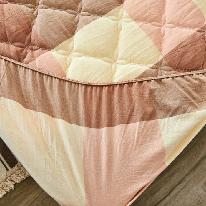 91家纺网 家纺一手货源 找家纺 久典家居 2019新款色织全棉水洗棉夹棉床笠 粉大格