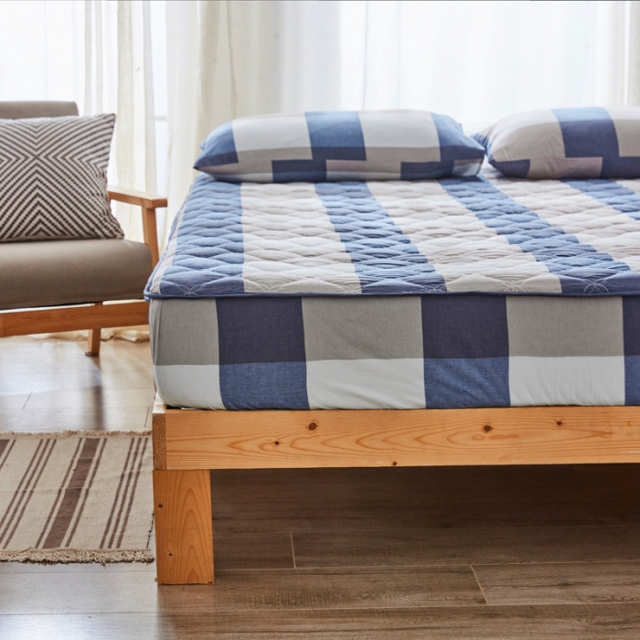 91家纺网 家纺一手货源 找家纺 久典家居 2019新款色织全棉水洗棉夹棉床笠 兰大格