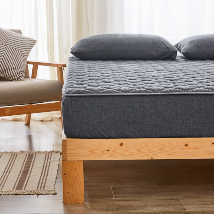 91家纺网 家纺一手货源 找家纺 久典家居 2019新款色织全棉水洗棉夹棉床笠 深灰