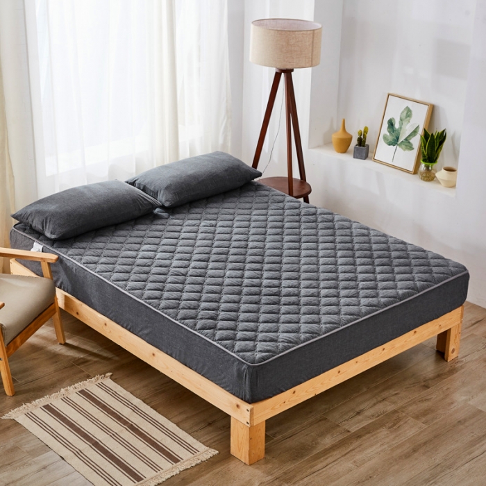 91家纺网 家纺一手货源 找家纺 久典家居 2019新款色织全棉水洗棉夹棉床笠 深灰