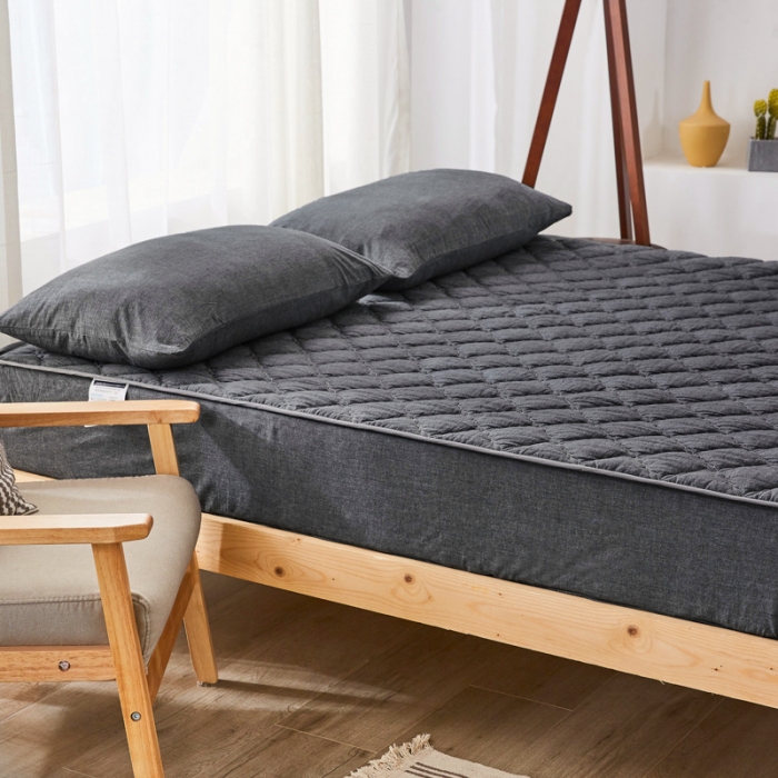 91家纺网 家纺一手货源 找家纺 久典家居 2019新款色织全棉水洗棉夹棉床笠 深灰