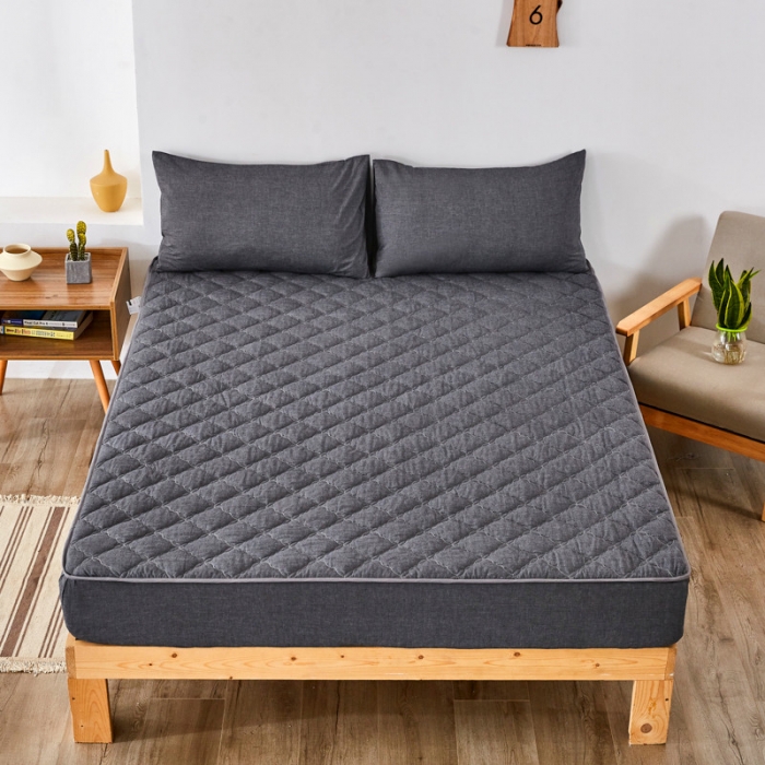 91家纺网 家纺一手货源 找家纺 久典家居 2019新款色织全棉水洗棉夹棉床笠 深灰