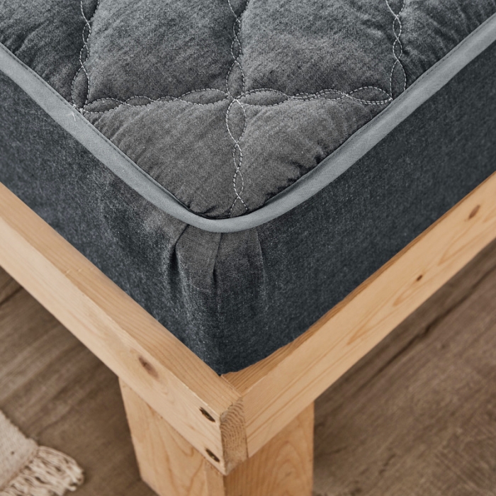 91家纺网 家纺一手货源 找家纺 久典家居 2019新款色织全棉水洗棉夹棉床笠 深灰