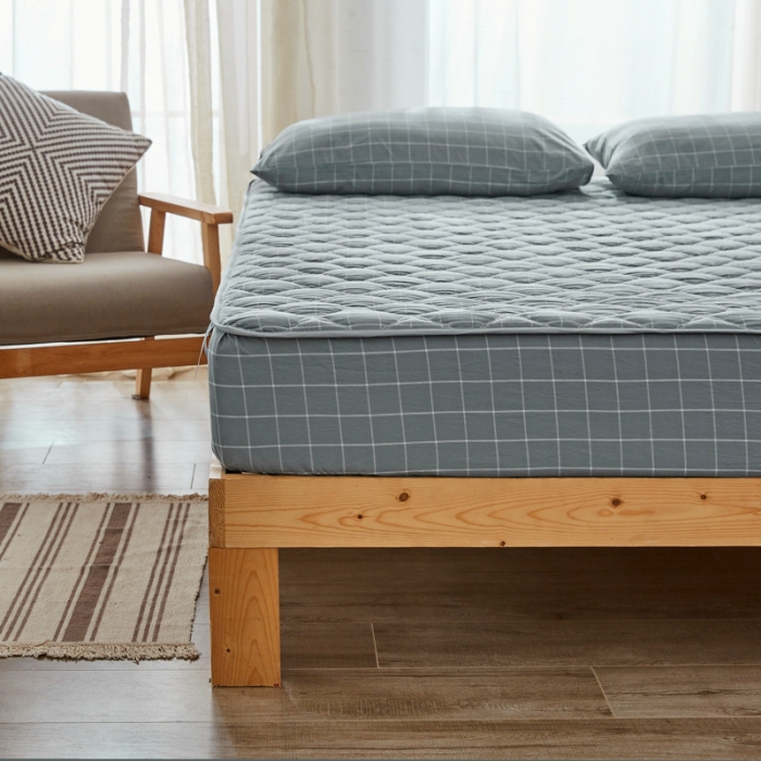 91家纺网 家纺一手货源 找家纺 久典家居 2019新款色织全棉水洗棉夹棉床笠 中灰格