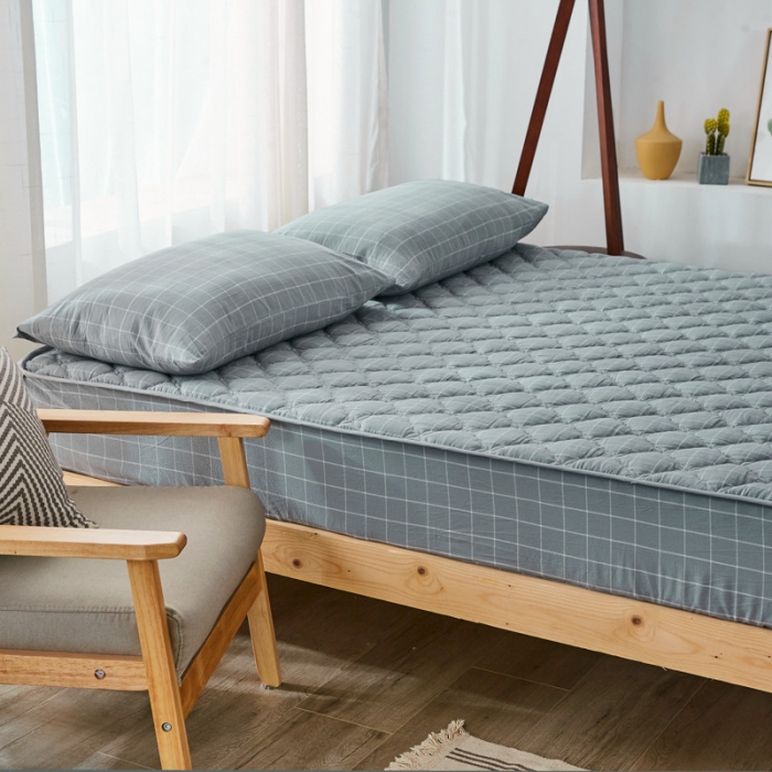 91家纺网 家纺一手货源 找家纺 久典家居 2019新款色织全棉水洗棉夹棉床笠 中灰格