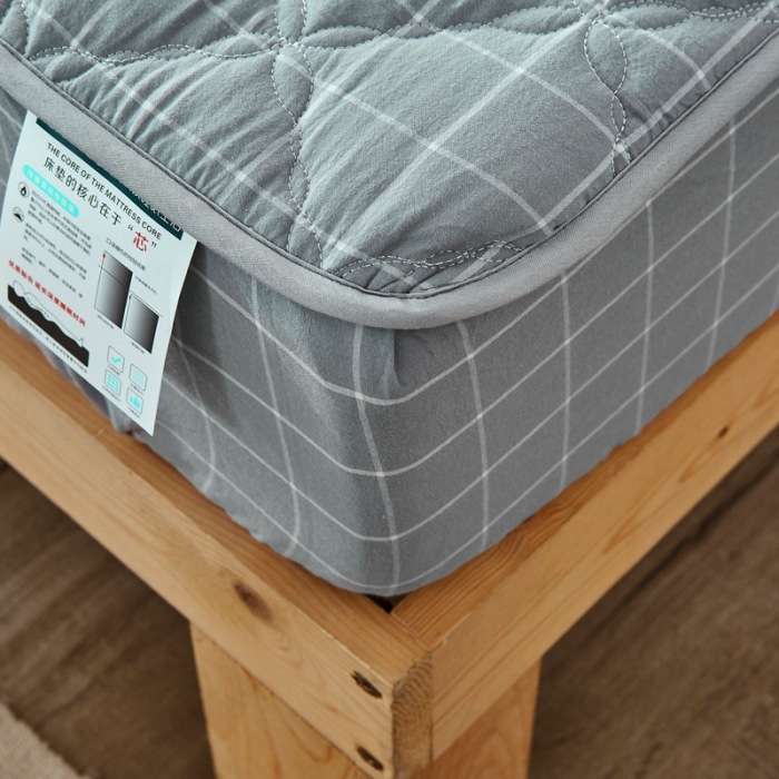 91家纺网 家纺一手货源 找家纺 久典家居 2019新款色织全棉水洗棉夹棉床笠 中灰格