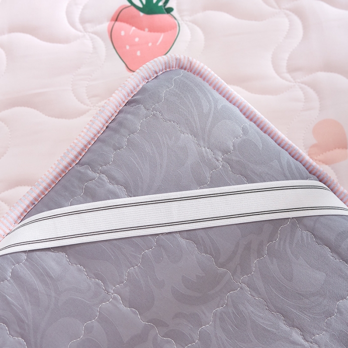 91家纺网 家纺一手货源 找家纺 寐珂家纺 新款6cm厚水洗棉床垫 甜心草莓