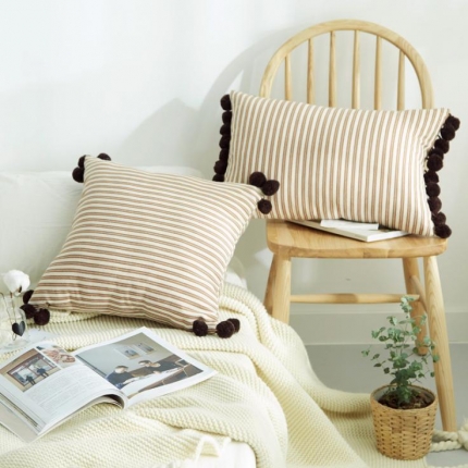 91家纺网 家纺一手货源 找家纺 （总）918家纺 卡乐球球纯棉色织条纹抱枕