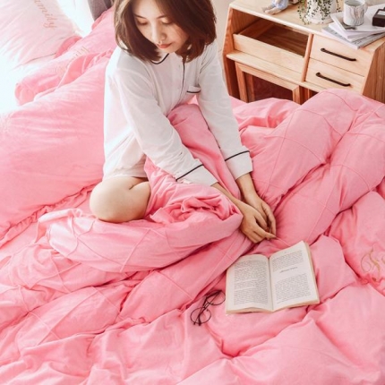 91家纺网 家纺一手货源 找家纺 （总）索飞特家纺 2020冬款水晶绒刺绣床笠款四件套