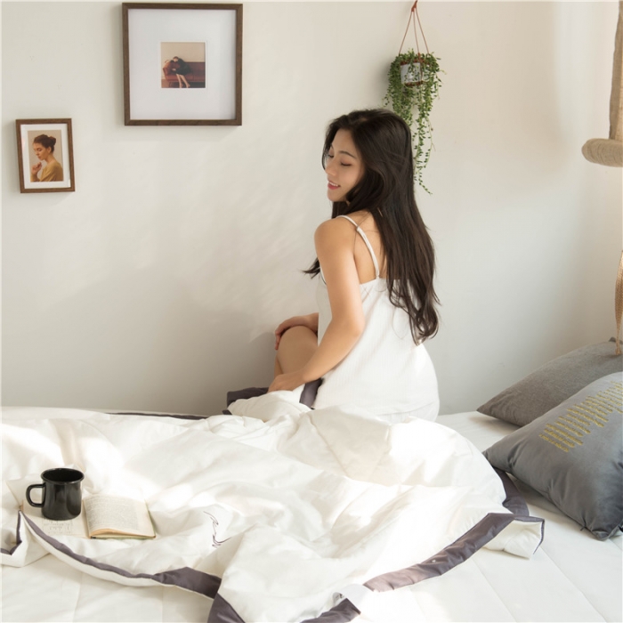 91家纺网 家纺一手货源 找家纺 （总）北纬27度 2020新款莫兰小姐系列全棉夏被 