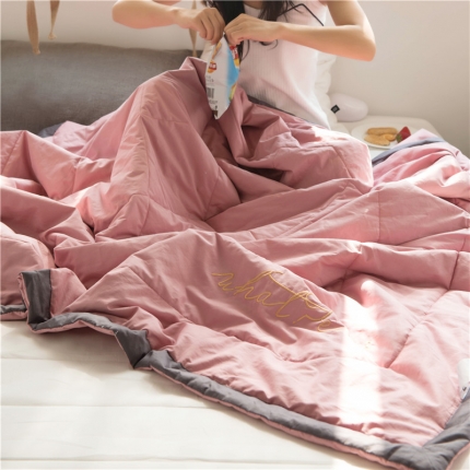 91家纺网 家纺一手货源 找家纺 （总）北纬27度 2020新款莫兰小姐系列全棉夏被 