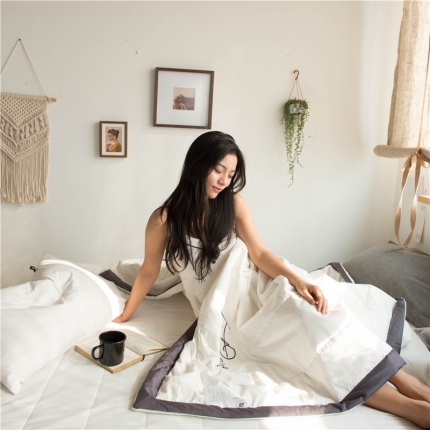 91家纺网 家纺一手货源 找家纺 （总）北纬27度 2020新款莫兰小姐系列全棉夏被 