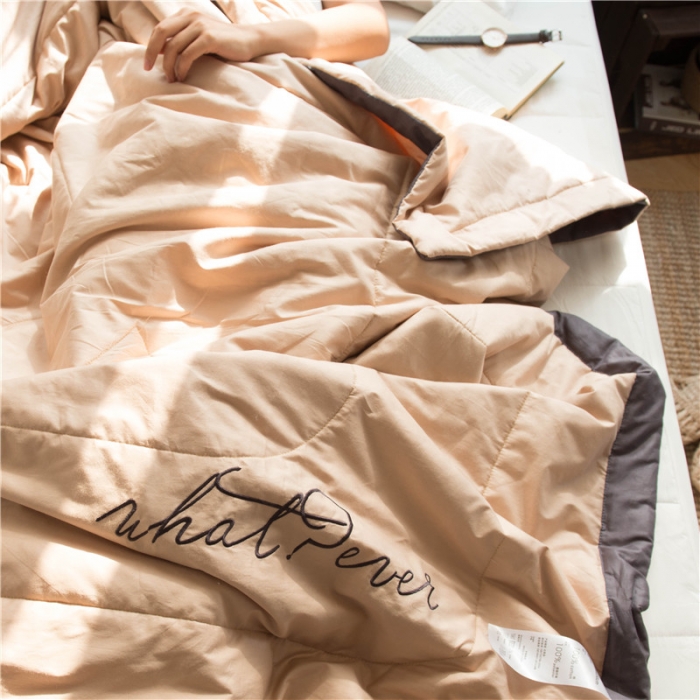 91家纺网 家纺一手货源 找家纺 北纬27度 2020新款莫兰小姐系列全棉夏被 碧鲁驼