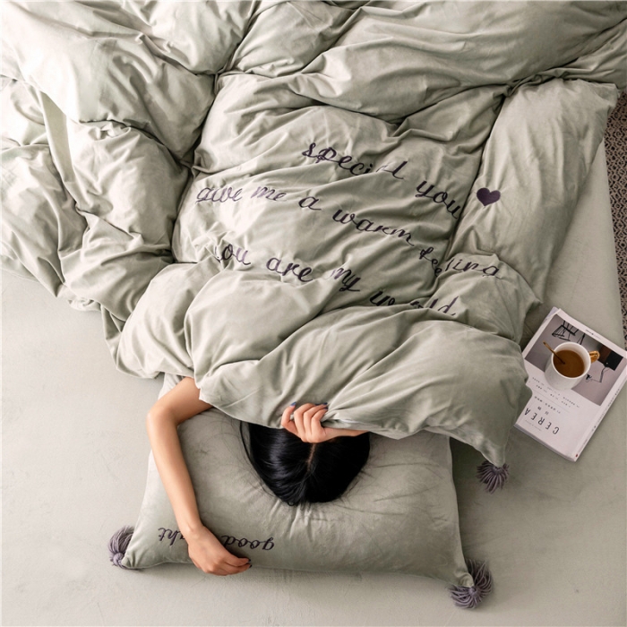 91家纺网 家纺一手货源 找家纺 北纬27度 2019新款流苏刺绣加厚宝宝绒四件套 朦胧豆绿