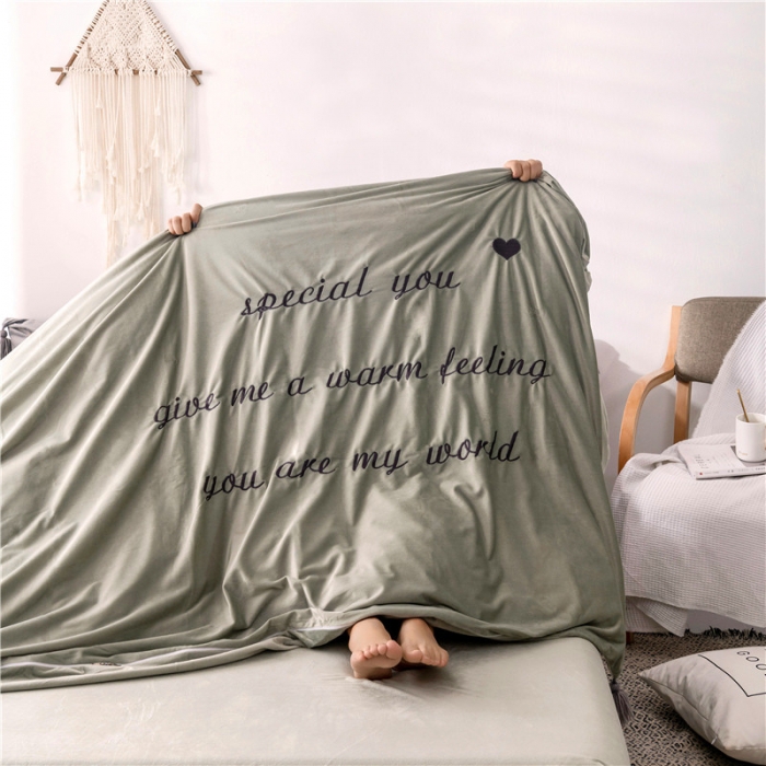 91家纺网 家纺一手货源 找家纺 北纬27度 2019新款流苏刺绣加厚宝宝绒四件套 朦胧豆绿