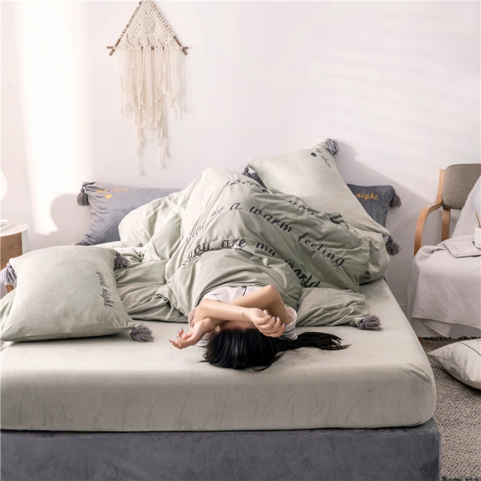 91家纺网 家纺一手货源 找家纺 北纬27度 2019新款流苏刺绣加厚宝宝绒四件套 朦胧豆绿