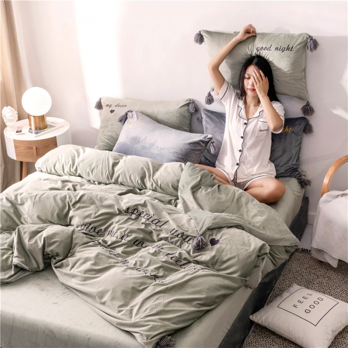 91家纺网 家纺一手货源 找家纺 北纬27度 2019新款流苏刺绣加厚宝宝绒四件套 朦胧豆绿