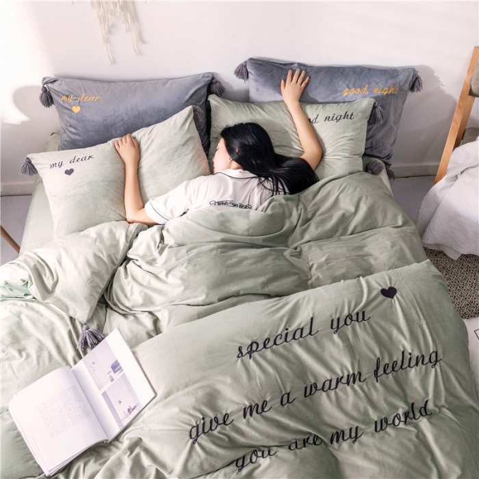 91家纺网 家纺一手货源 找家纺 北纬27度 2019新款流苏刺绣加厚宝宝绒四件套 朦胧豆绿