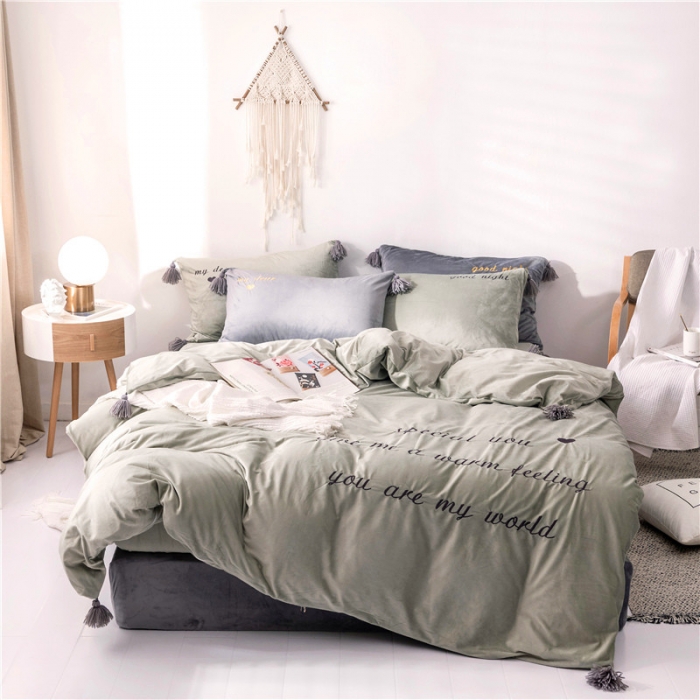 91家纺网 家纺一手货源 找家纺 北纬27度 2019新款流苏刺绣加厚宝宝绒四件套 朦胧豆绿