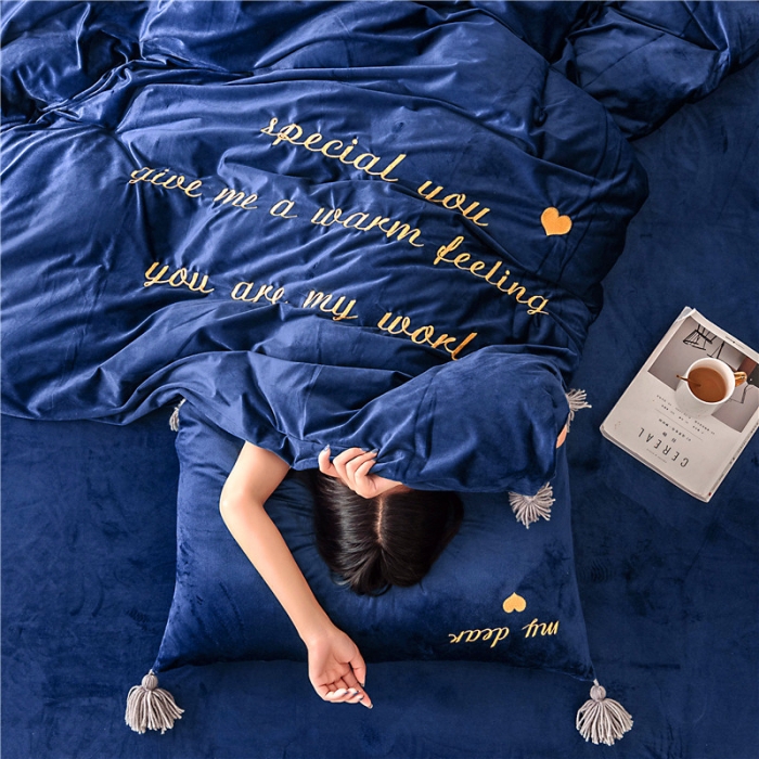 91家纺网 家纺一手货源 找家纺 北纬27度 2019新款流苏刺绣加厚宝宝绒四件套 深邃蓝