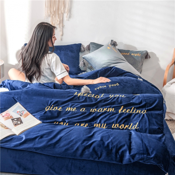 91家纺网 家纺一手货源 找家纺 北纬27度 2019新款流苏刺绣加厚宝宝绒四件套 深邃蓝