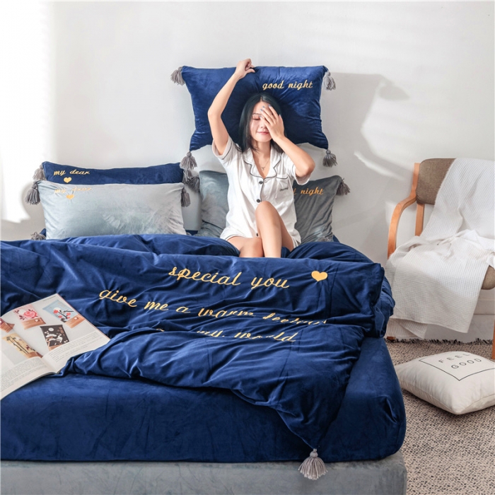 91家纺网 家纺一手货源 找家纺 北纬27度 2019新款流苏刺绣加厚宝宝绒四件套 深邃蓝