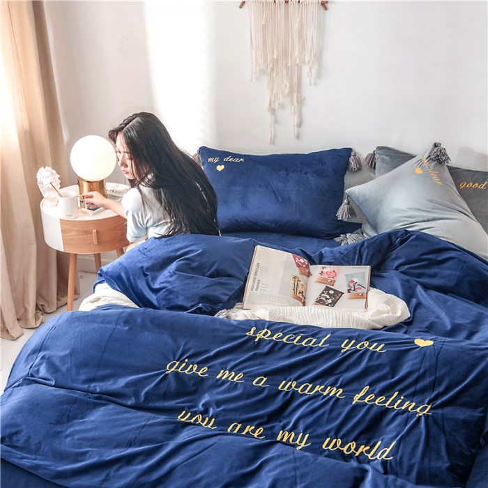 91家纺网 家纺一手货源 找家纺 北纬27度 2019新款流苏刺绣加厚宝宝绒四件套 深邃蓝