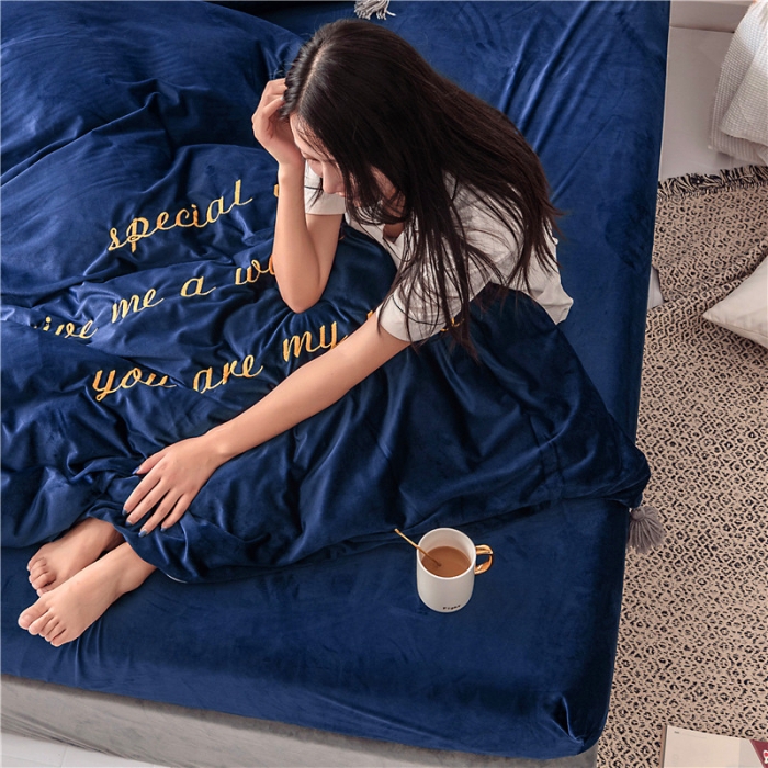 91家纺网 家纺一手货源 找家纺 北纬27度 2019新款流苏刺绣加厚宝宝绒四件套 深邃蓝