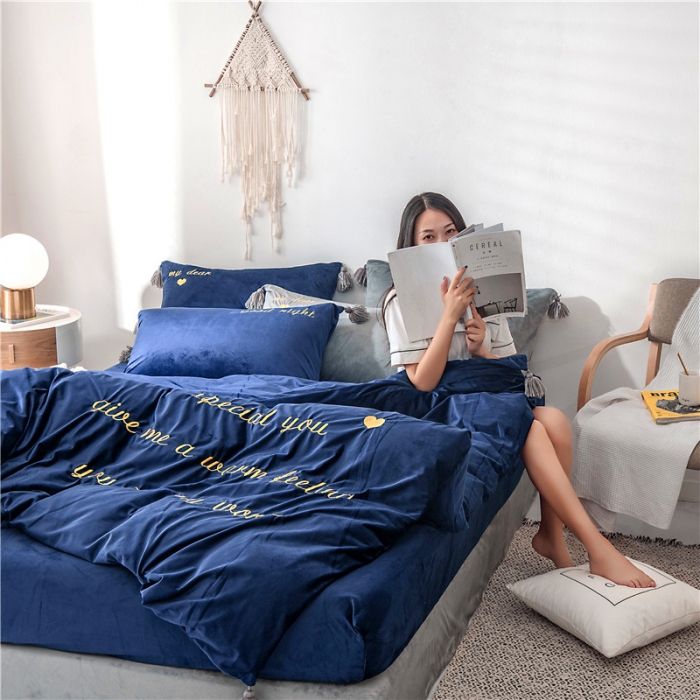 91家纺网 家纺一手货源 找家纺 北纬27度 2019新款流苏刺绣加厚宝宝绒四件套 深邃蓝