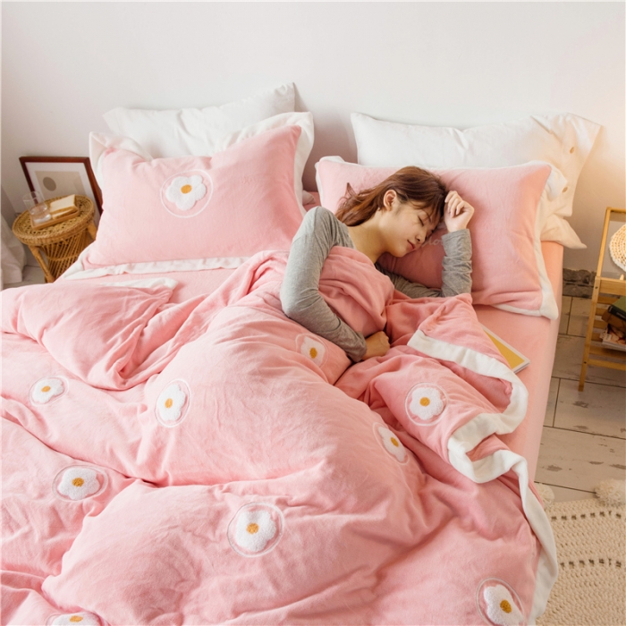 91家纺网 家纺一手货源 找家纺 北纬27度2019新款加厚牛奶绒毛巾绣宽边床单款五叶花-粉玉