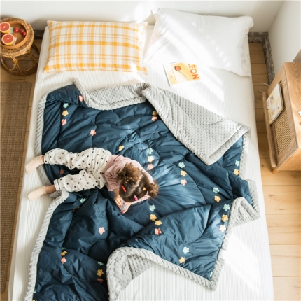 91家纺网 家纺一手货源 找家纺 北纬27度 2019新款ins风安抚豆豆绒夹棉毯 三朵小花