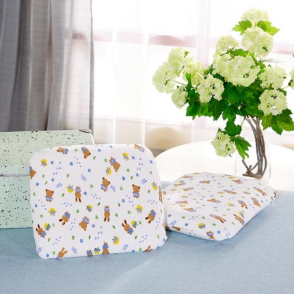 91家纺网 家纺一手货源 找家纺 萌番宝枕业  2018新款宝宝枕婴儿枕26*31cm蓝小熊