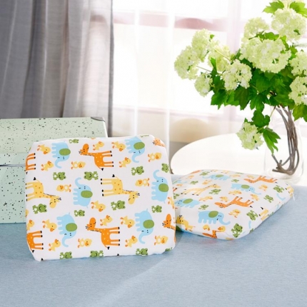 91家纺网 家纺一手货源 找家纺 萌番宝枕业 2018新款宝宝枕婴儿枕26*31cm 长颈鹿