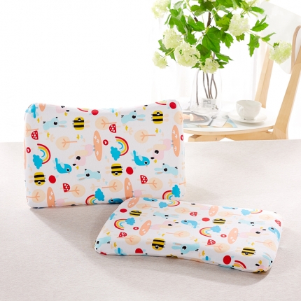 91家纺网 家纺一手货源 找家纺 萌番宝 新款婴儿薄定型乳胶枕头43*28*3cm 彩虹