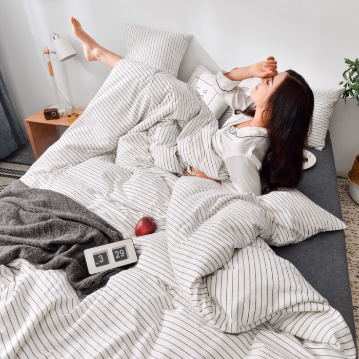 91家纺网 家纺一手货源 找家纺 柠萌家居 新款全棉色织水洗棉无印良品四件套床单款细条纹-白色