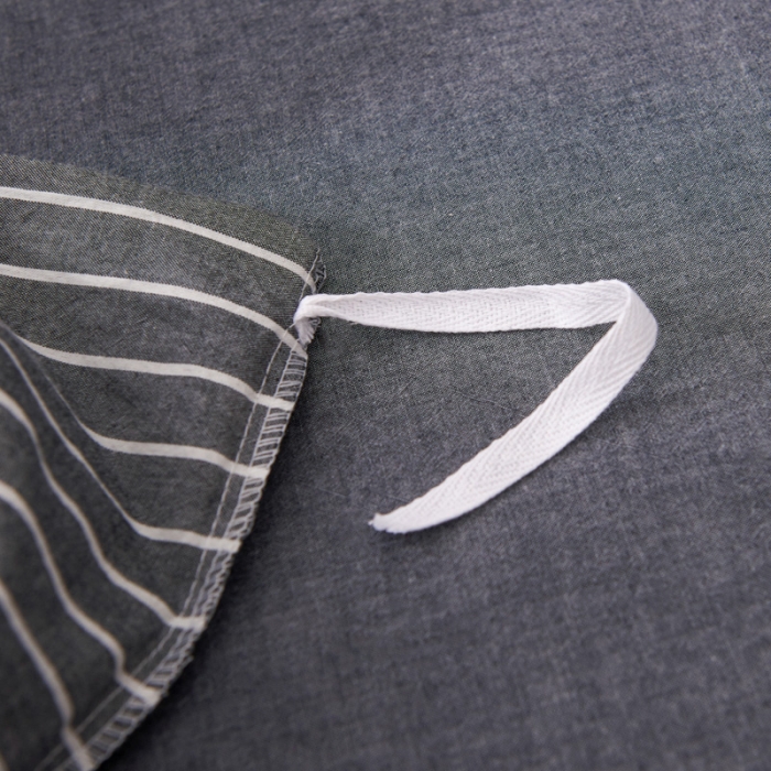 91家纺网 家纺一手货源 找家纺 柠萌家居新款全棉色织水洗棉无印良品四件套床单款中条纹-深灰色