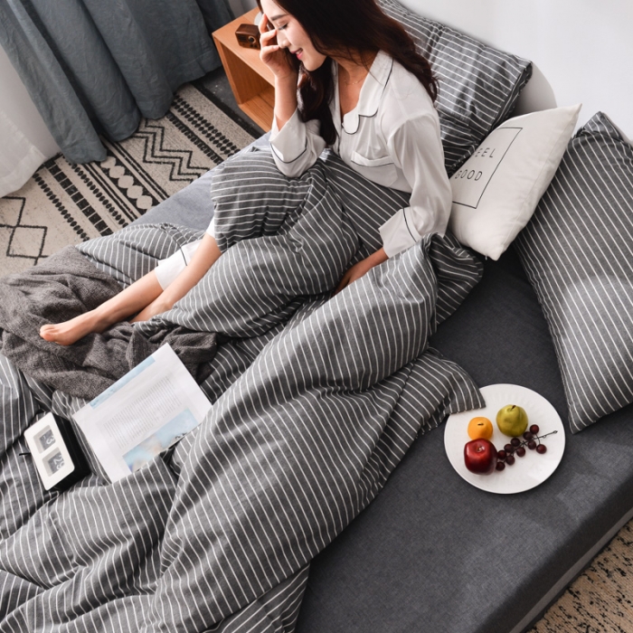 91家纺网 家纺一手货源 找家纺 柠萌家居新款全棉色织水洗棉无印良品四件套床单款中条纹-深灰色