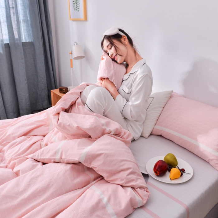 91家纺网 家纺一手货源 找家纺 柠萌家居 2019全棉水洗棉单被套 宽双线-粉白条