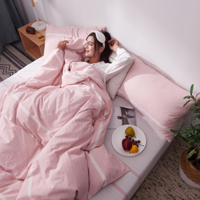 91家纺网 家纺一手货源 找家纺 柠萌家居 2019全棉水洗棉单被套 宽双线-粉白条