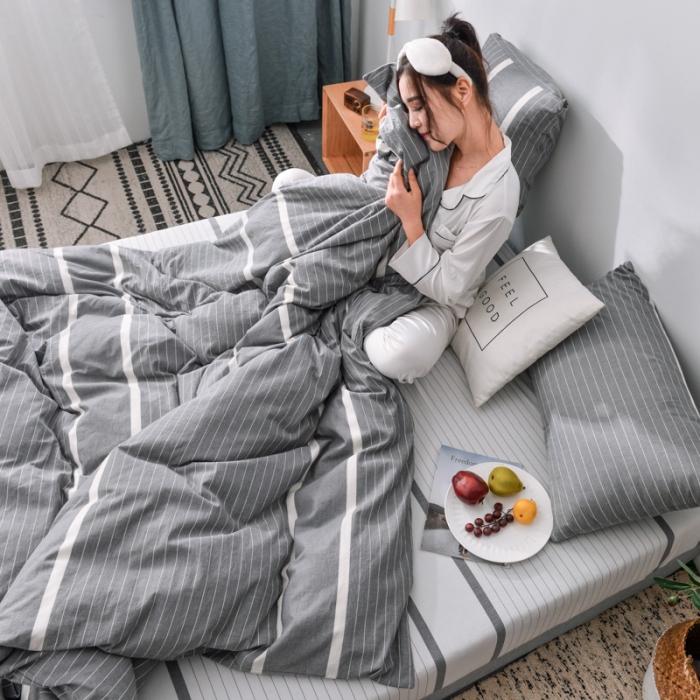 91家纺网 家纺一手货源 找家纺 柠萌家居 2019全棉水洗棉单被套 宽双线-灰白条