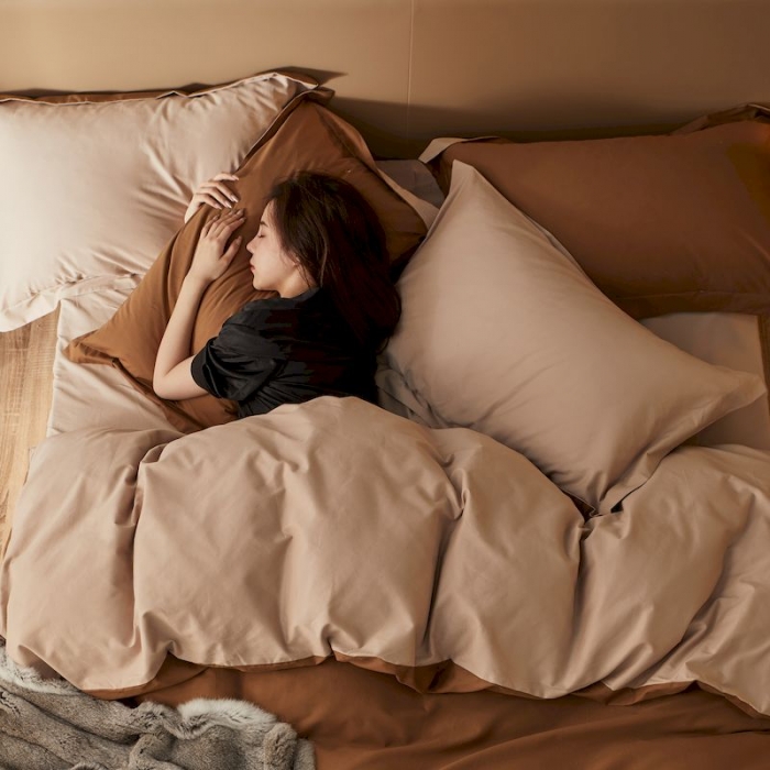 91家纺网 家纺一手货源 找家纺 涞澳家纺 2019新款50磨绒双拼四件套 金咖琥珀