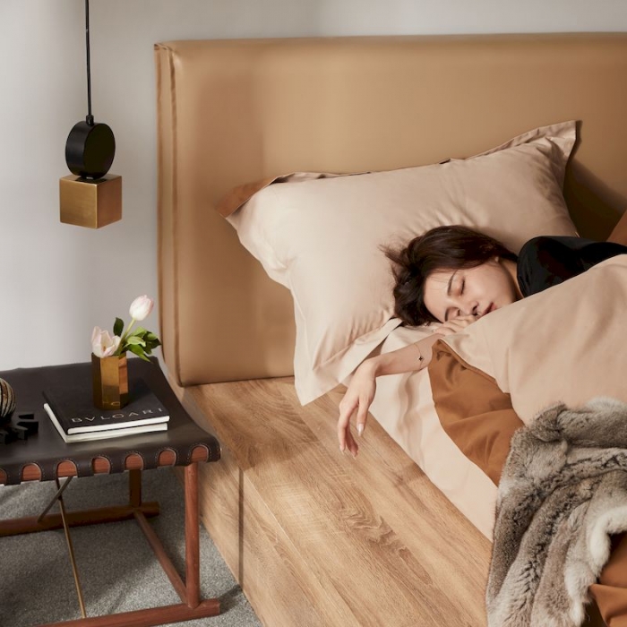 91家纺网 家纺一手货源 找家纺 涞澳家纺 2019新款50磨绒双拼四件套 金咖琥珀